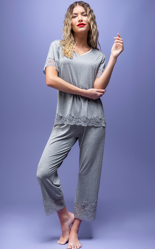 Premium - Pijama Blusa Manga Curta com Capri Amaris