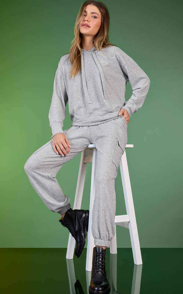 Blusa Manga Longa com Capuz e Calça Jogger Sport Zaria