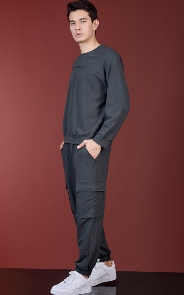 Blusa Manga Longa com Calça Jogger Sport Oleksandr